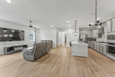 16515 Rosemary Ridge Elmendorf TX 78112