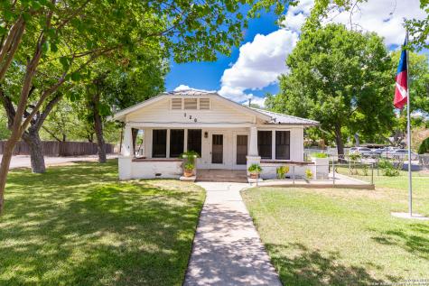 120 W Leona Street Uvalde TX 78801