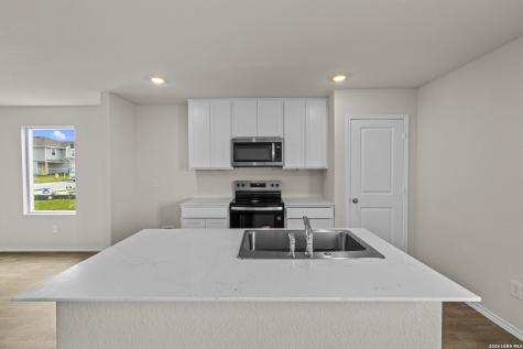 1027 Gladys Run Seguin TX 78155