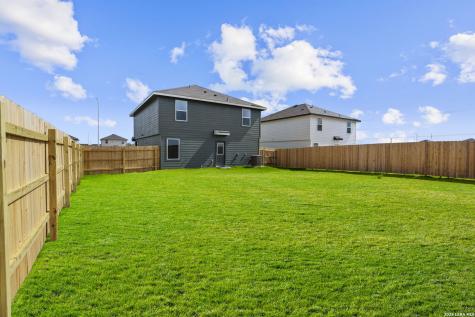 1027 Gladys Run Seguin TX 78155