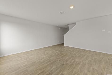 1027 Gladys Run Seguin TX 78155