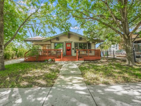 1136 W Russell Place San Antonio TX 78201