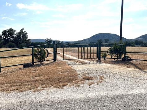 630 Indian Mound Tarpley TX 78883