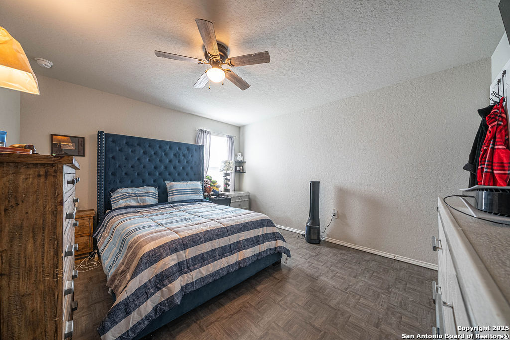 5906 Larkspur Valley San Antonio TX 78218