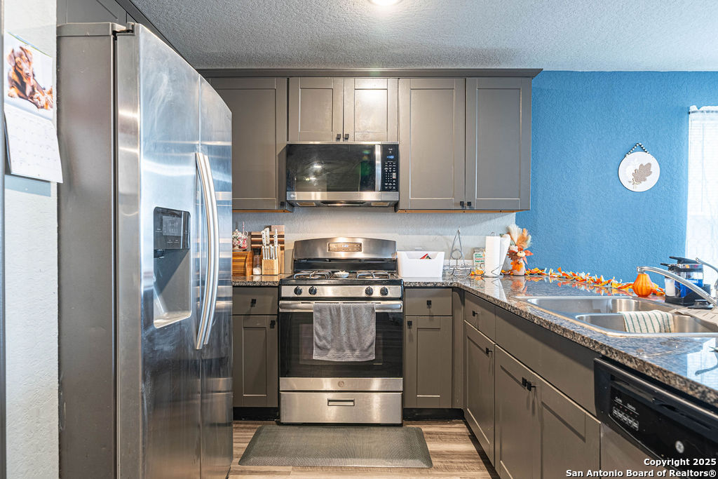 5906 Larkspur Valley San Antonio TX 78218