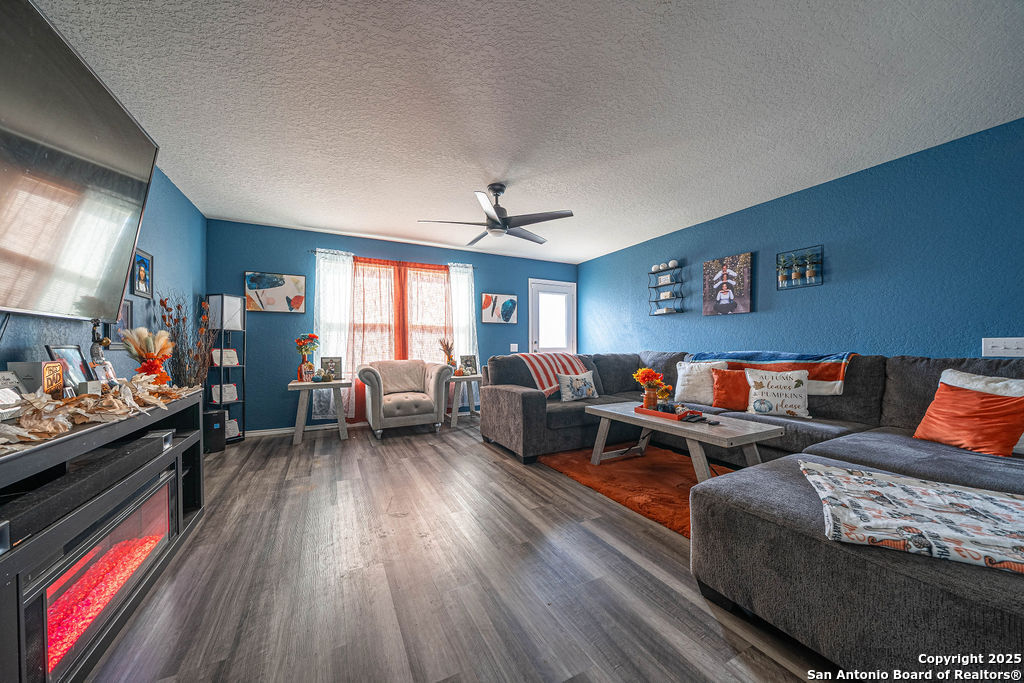 5906 Larkspur Valley San Antonio TX 78218