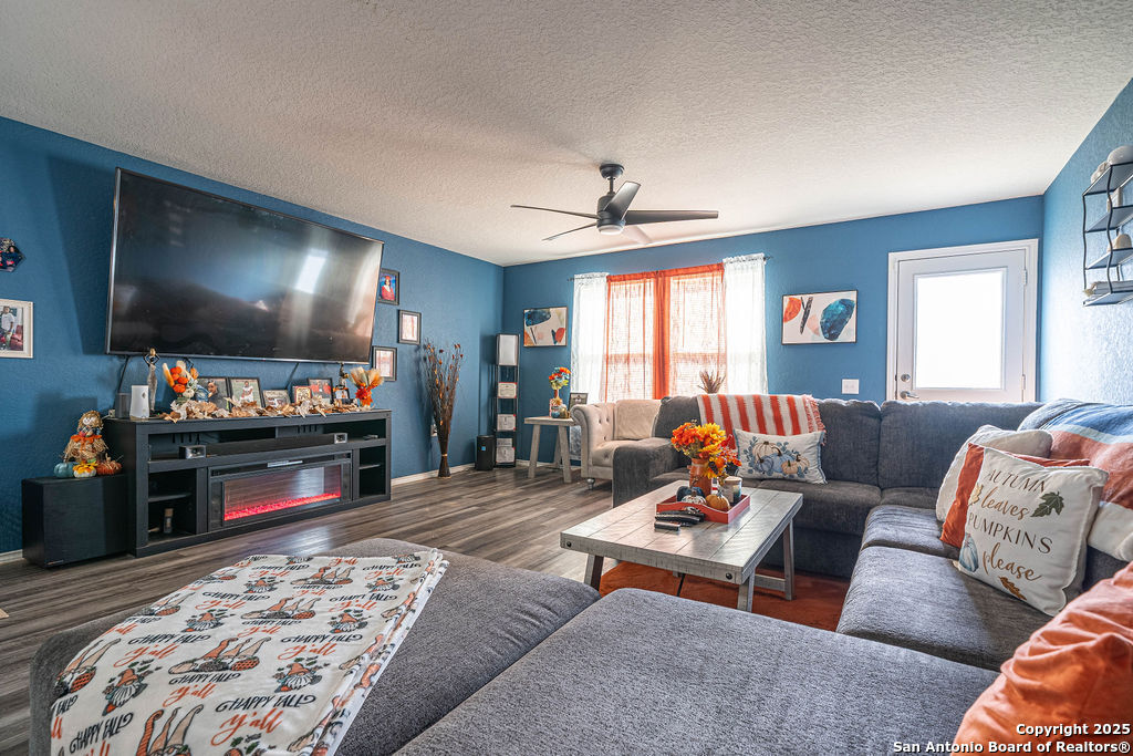 5906 Larkspur Valley San Antonio TX 78218
