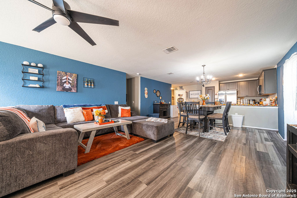 5906 Larkspur Valley San Antonio TX 78218