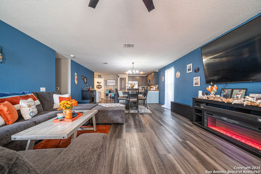 5906 Larkspur Valley San Antonio TX 78218
