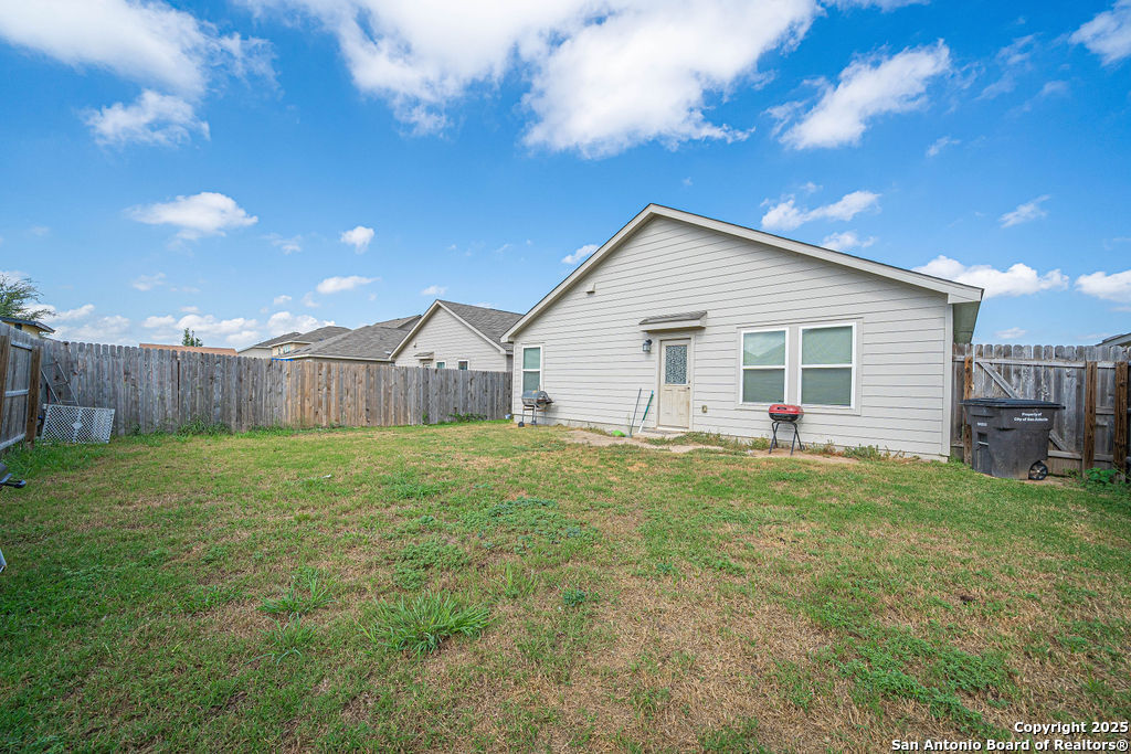 5906 Larkspur Valley San Antonio TX 78218