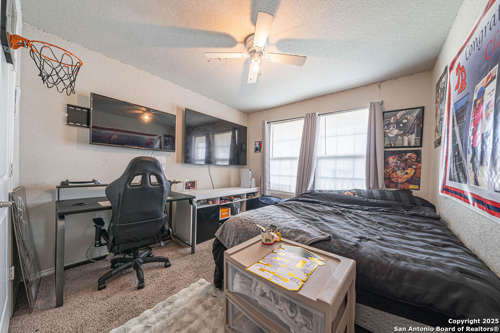 5906 Larkspur Valley San Antonio TX 78218