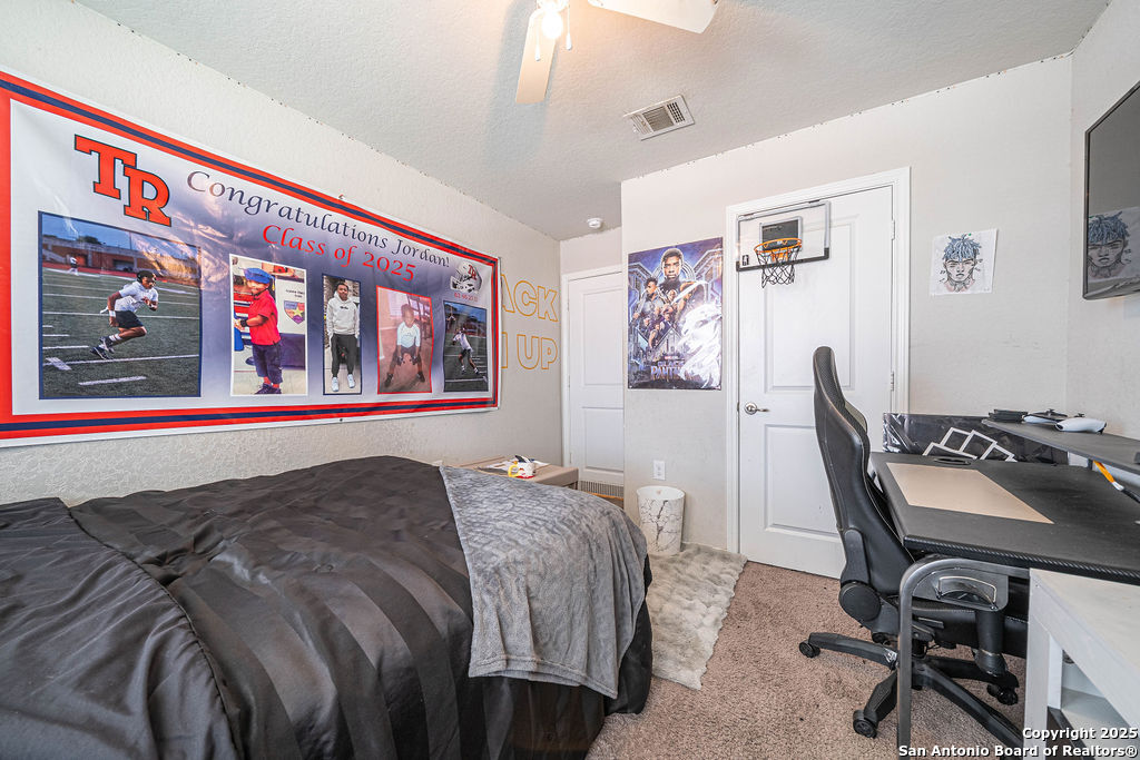 5906 Larkspur Valley San Antonio TX 78218
