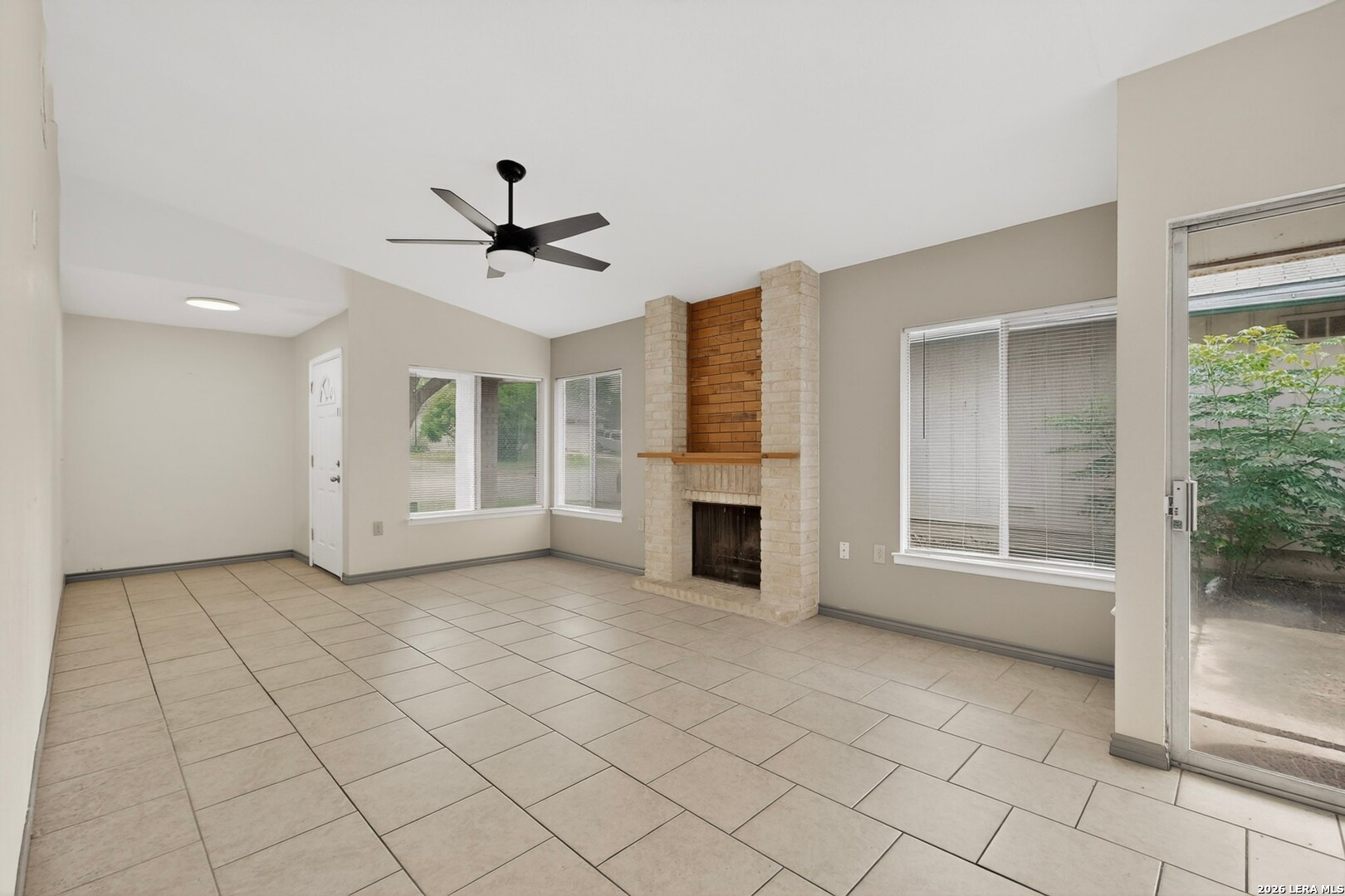 5558 Kissing Oak San Antonio TX 78247