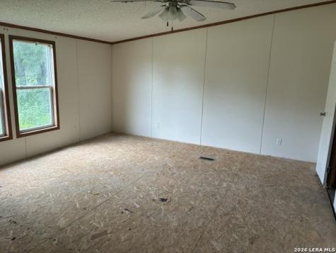 259 W Velna Street La Pryor TX 78872