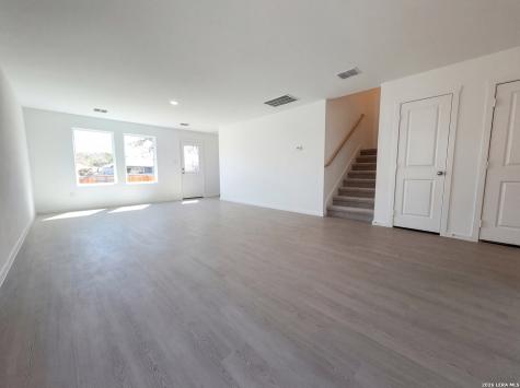 129 Amy Alley San Antonio TX 78253