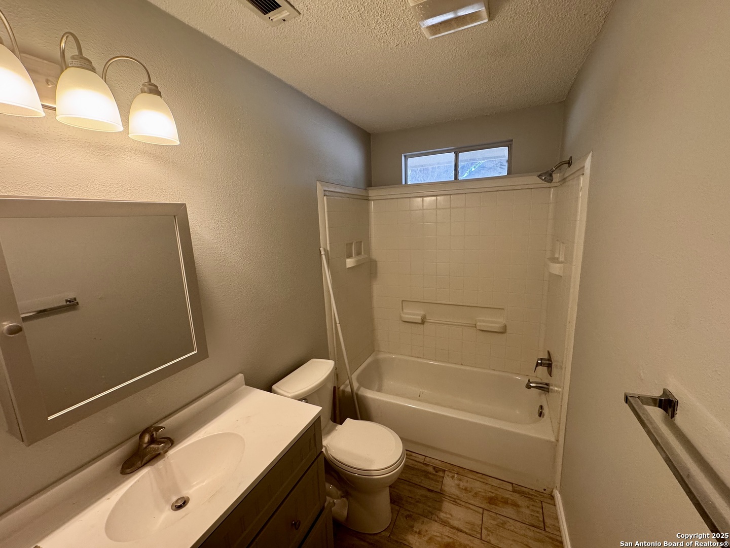 512 Low Meadow Pleasanton TX 78064