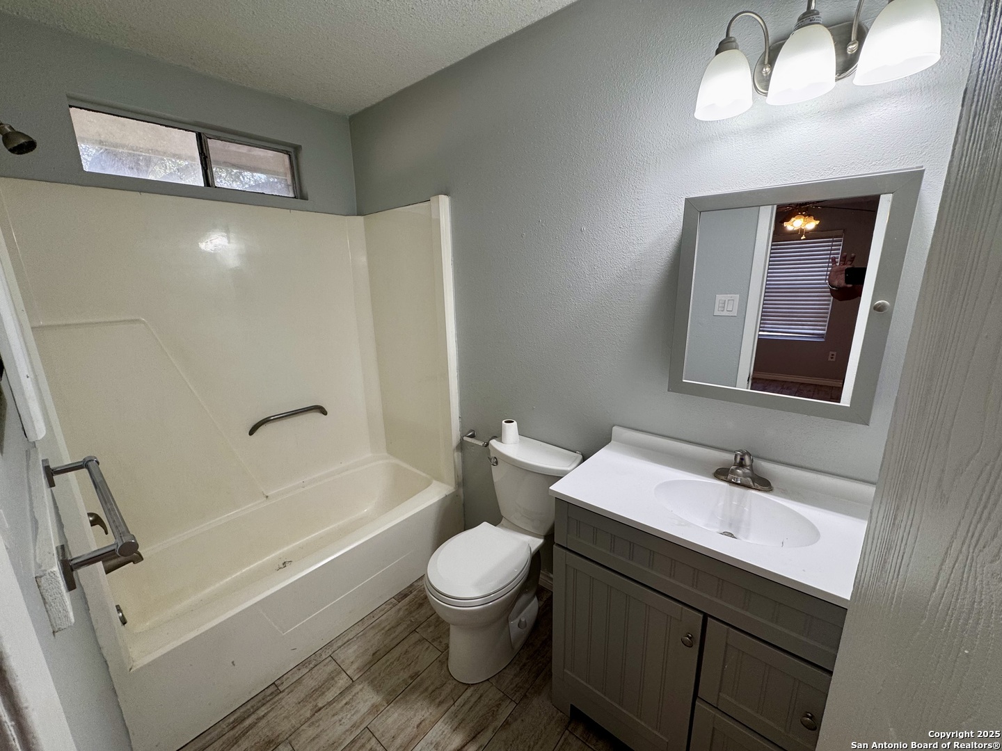 512 Low Meadow Pleasanton TX 78064