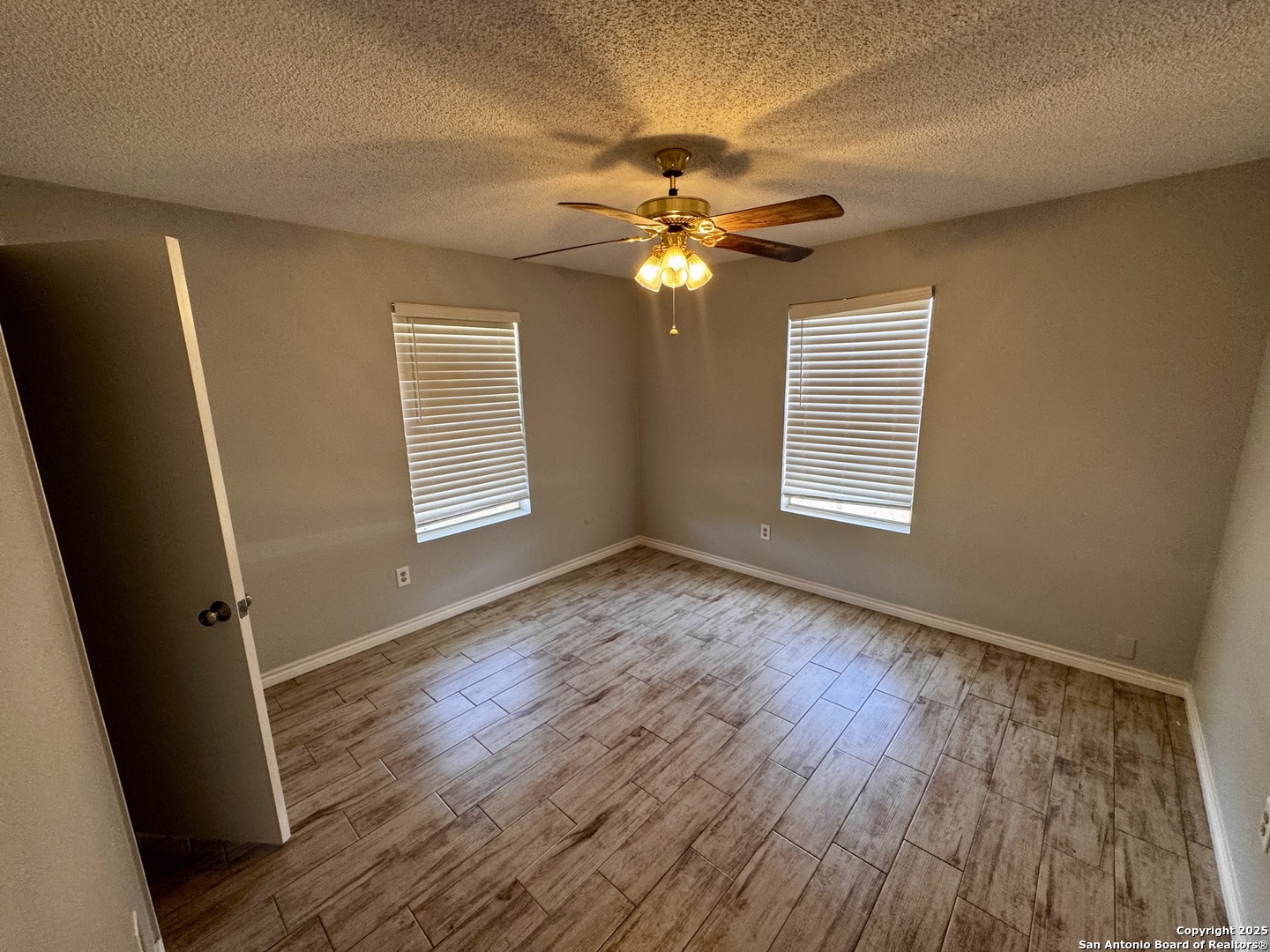 512 Low Meadow Pleasanton TX 78064