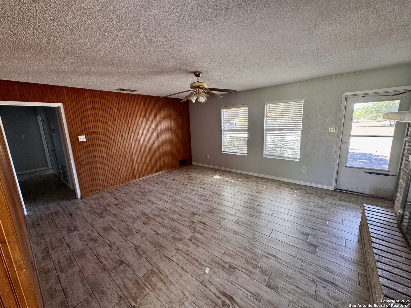 512 Low Meadow Pleasanton TX 78064
