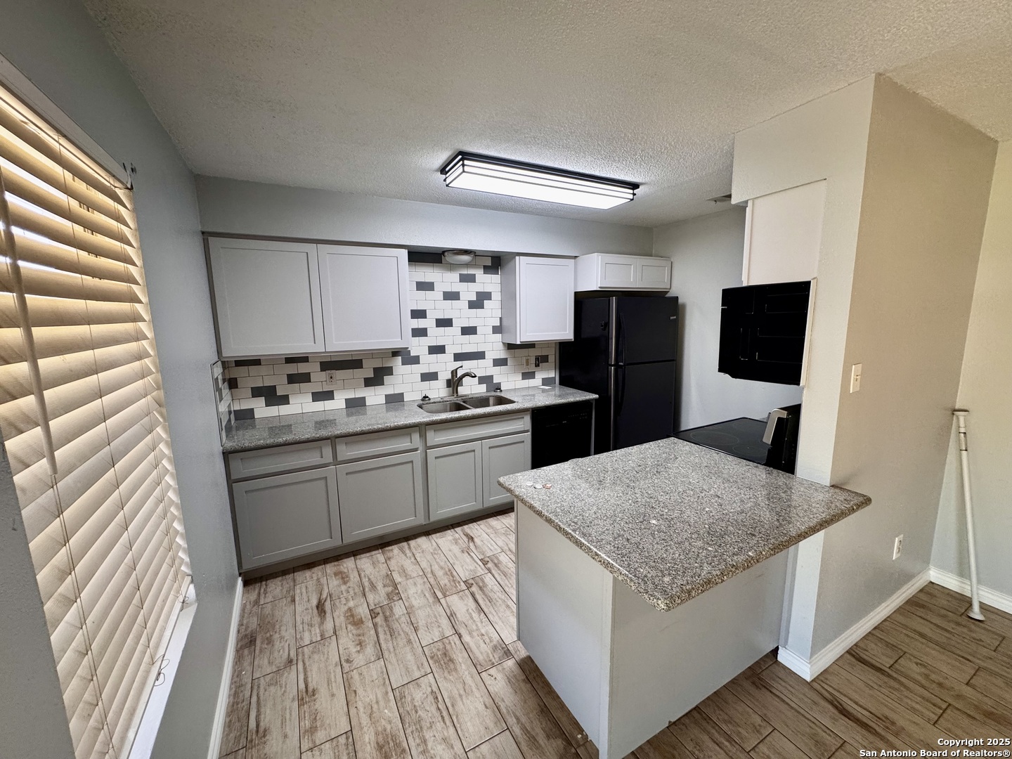 512 Low Meadow Pleasanton TX 78064