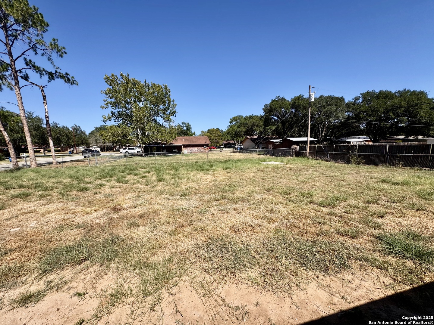512 Low Meadow Pleasanton TX 78064
