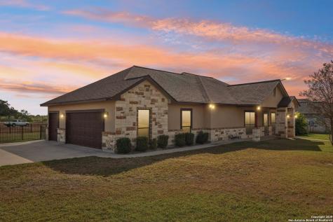 100 Fairway Floresville TX 78114