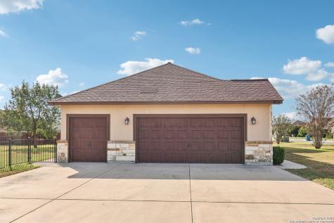 100 Fairway Floresville TX 78114
