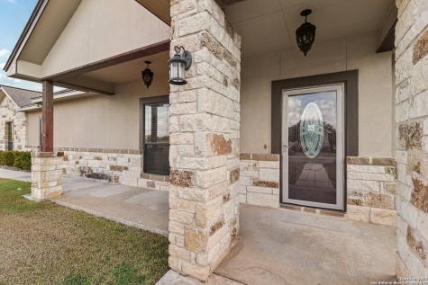 100 Fairway Floresville TX 78114