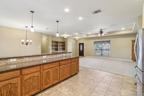 100 Fairway Floresville TX 78114