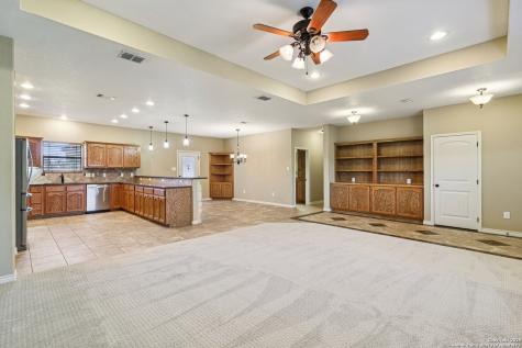 100 Fairway Floresville TX 78114