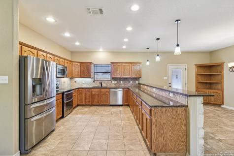 100 Fairway Floresville TX 78114