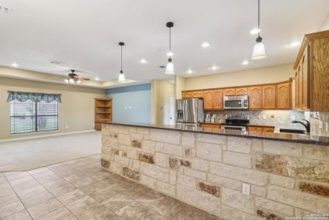 100 Fairway Floresville TX 78114