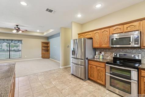 100 Fairway Floresville TX 78114