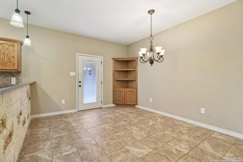 100 Fairway Floresville TX 78114