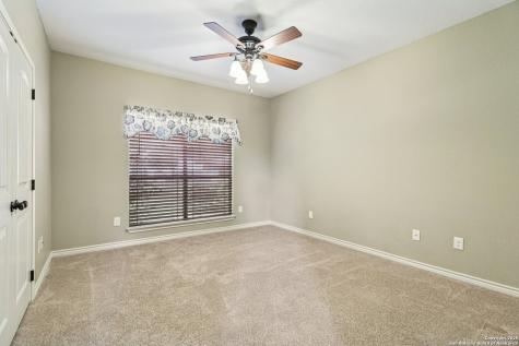 100 Fairway Floresville TX 78114