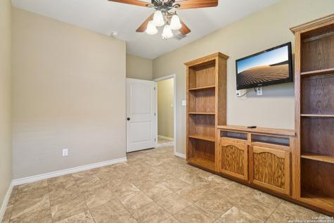100 Fairway Floresville TX 78114