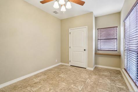 100 Fairway Floresville TX 78114