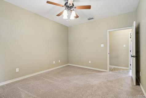 100 Fairway Floresville TX 78114