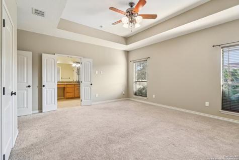 100 Fairway Floresville TX 78114