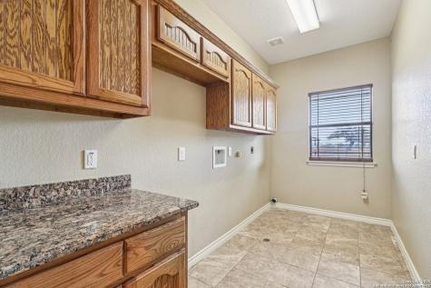 100 Fairway Floresville TX 78114