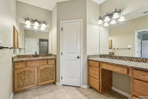 100 Fairway Floresville TX 78114