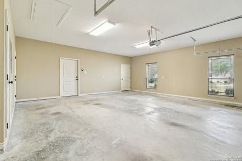 100 Fairway Floresville TX 78114