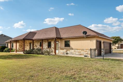 100 Fairway Floresville TX 78114