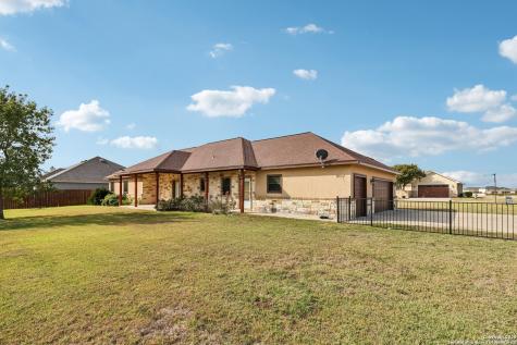 100 Fairway Floresville TX 78114
