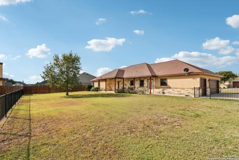 100 Fairway Floresville TX 78114