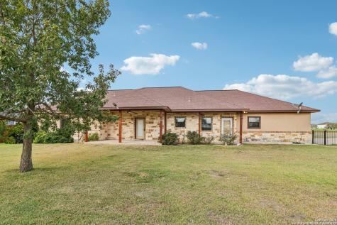100 Fairway Floresville TX 78114