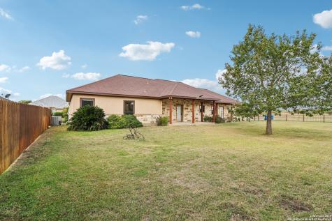 100 Fairway Floresville TX 78114