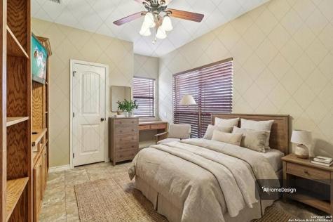 100 Fairway Floresville TX 78114
