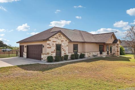 100 Fairway Floresville TX 78114