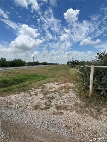 3511 Highway 85 Carrizo Springs TX 78834